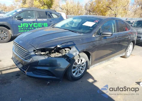 2015 Ford Fusion S z USA, uszkodzony, nr VIN 3FA6P0G75FR131576